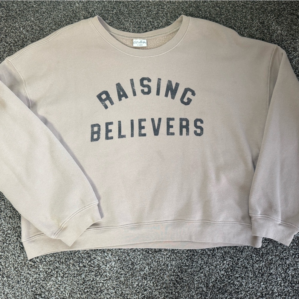 Cropped tan sweatshirt relaxed fit